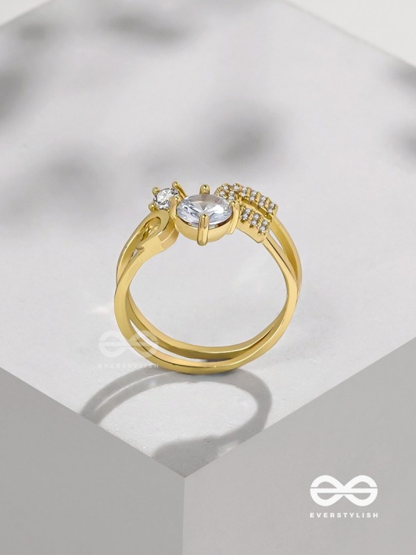 The Dreamy Dazzle - Golden Embellished Ring (Adjustable)