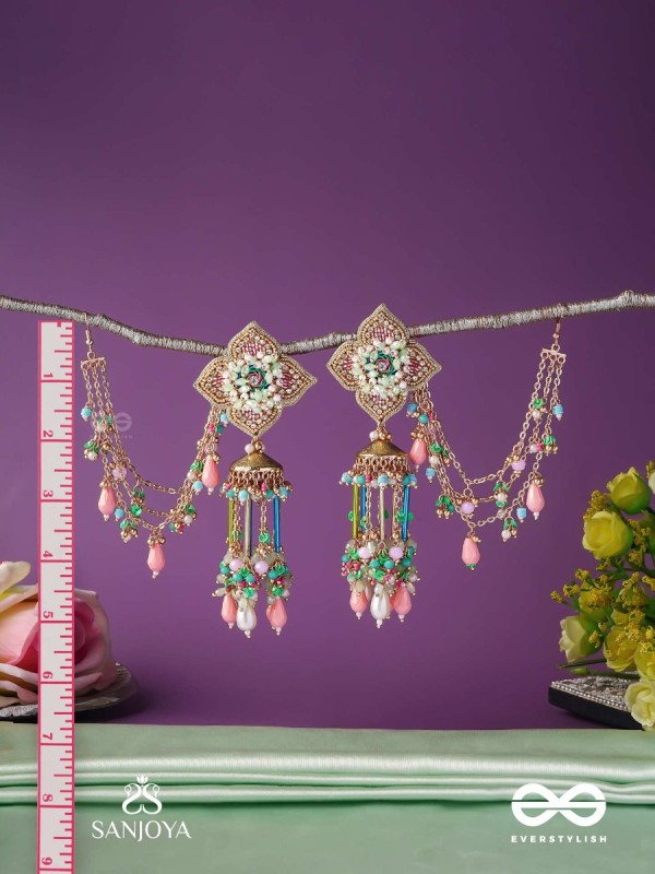 MANJUSUMANA - BEAUTIFUL BLOSSOM - MULTIPLE CHAIN EARRINGS EMBELLISHED WITH BEADWORK, A FLOWER MOTIF AND DANGLERS