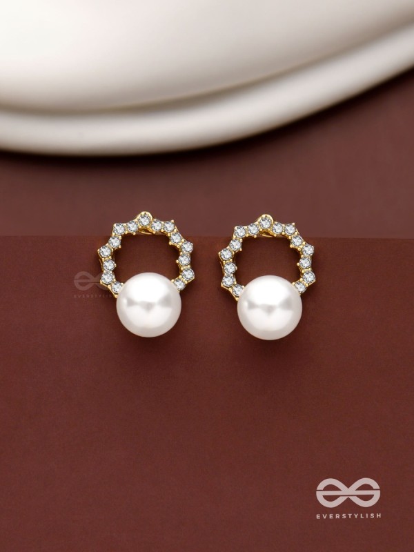 Aura Glow- Elegant Pearl Earrings