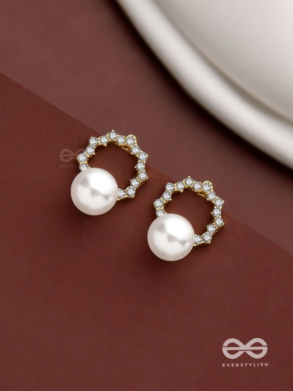 Aura Glow- Elegant Pearl Earrings