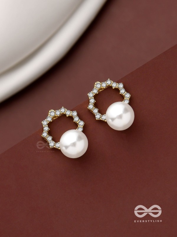 Aura Glow- Elegant Pearl Earrings
