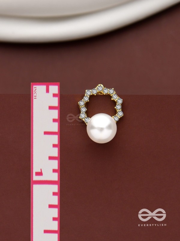 Aura Glow- Elegant Pearl Earrings