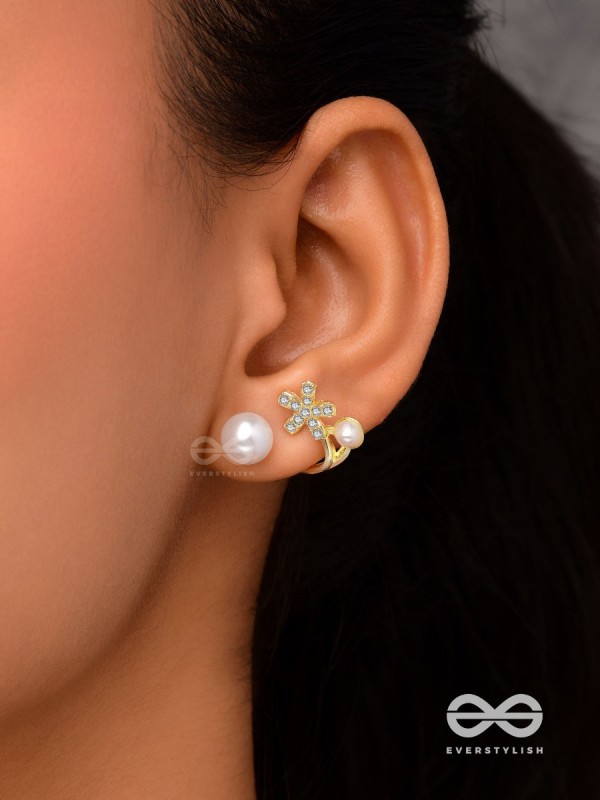 Golden crescent- Pearl studs' golden floral pattern 