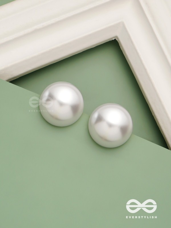 Classic serenade- statement white pearl stud 