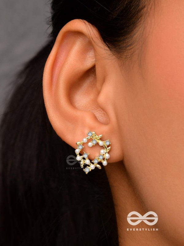 Emerald vines -Wreath shaped pearl studs 