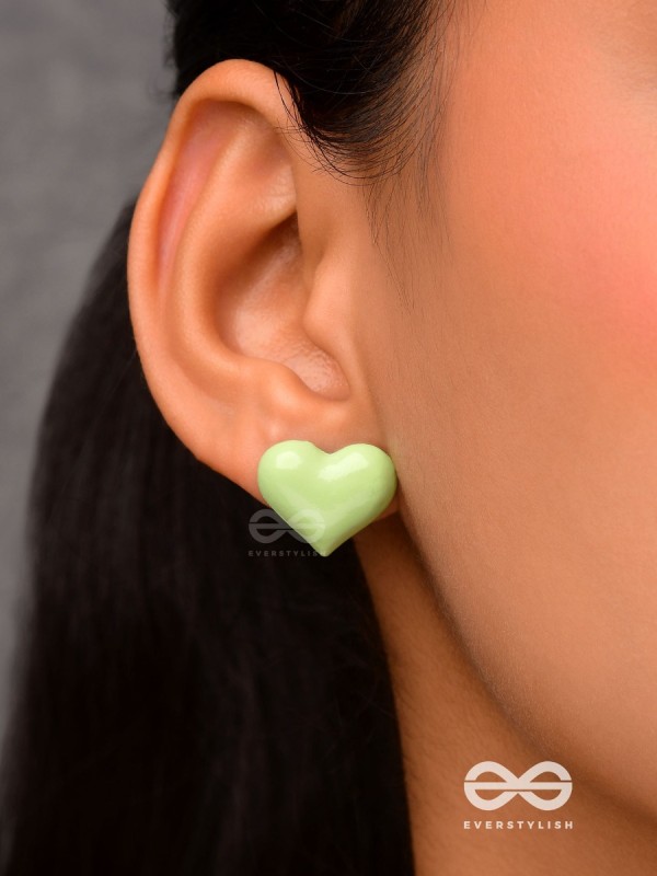 Lush amour - Green heart shaped studs 