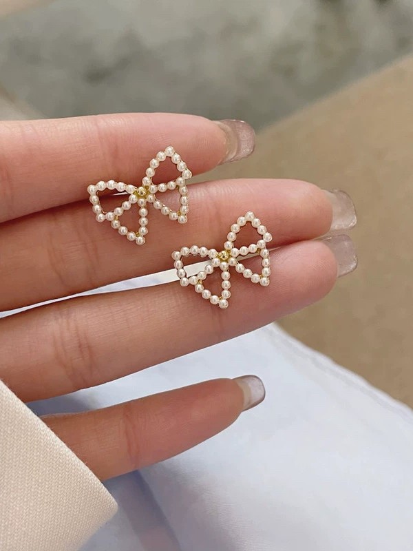 Belle Bows- Sophisticated bow earrings