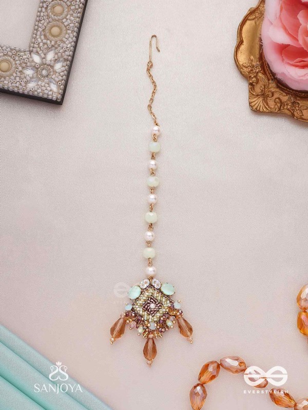 SUNDARA SHOBHA - BEAUTIFUL RADIANCE- ELEGANT MANGTIKA SURROUNDED BY SPARKLING STONES, DELICATE PEARLS AND LIGHT GREEN BEADS