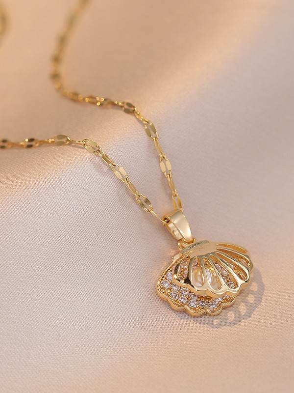 Golden Seashell - Pearl Embellished Pendant