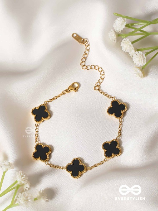 GOLDEN BLACK CLOVER - HOLOGRAPHIC STAINLESS STEEL 18K GOLD PLATED ANTI TARNISH BRACELET