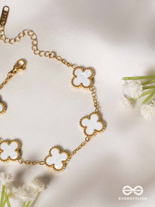 GOLDEN WHITE CLOVER - HOLOGRAPHIC STAINLESS STEEL 18K GOLD PLATED ANTI TARNISH BRACELET