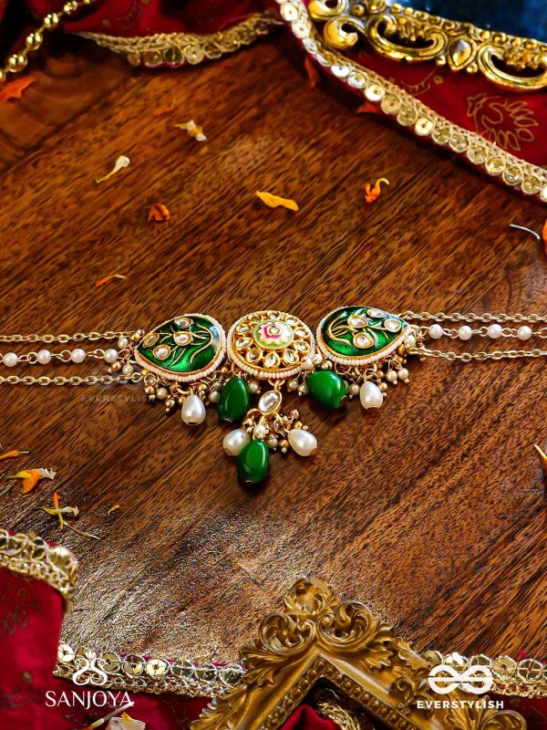 TARALIKA- STAR-LIKE- SPARKLING ENAMELLED KUNDAN NECKLACE WITH PEARLS AND BEADS 