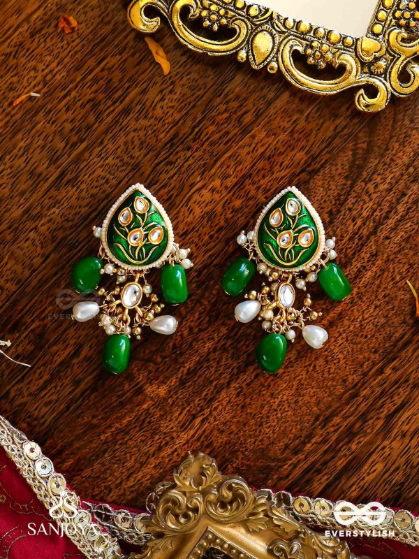 TARALIKA- STAR-LIKE- SPARKLING ENAMELLED KUNDAN EARRINGS WITH PEARLS AND BEADS 