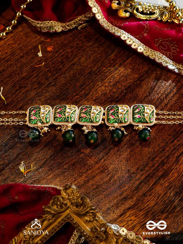 VANASHREE - QUEEN OF THE FOREST- MESMERIZING NECKLACE WITH VIBRANT GREEN AND GOLDEN ACCENTS, ADORNED WITH KUNDAN AND PEARLS