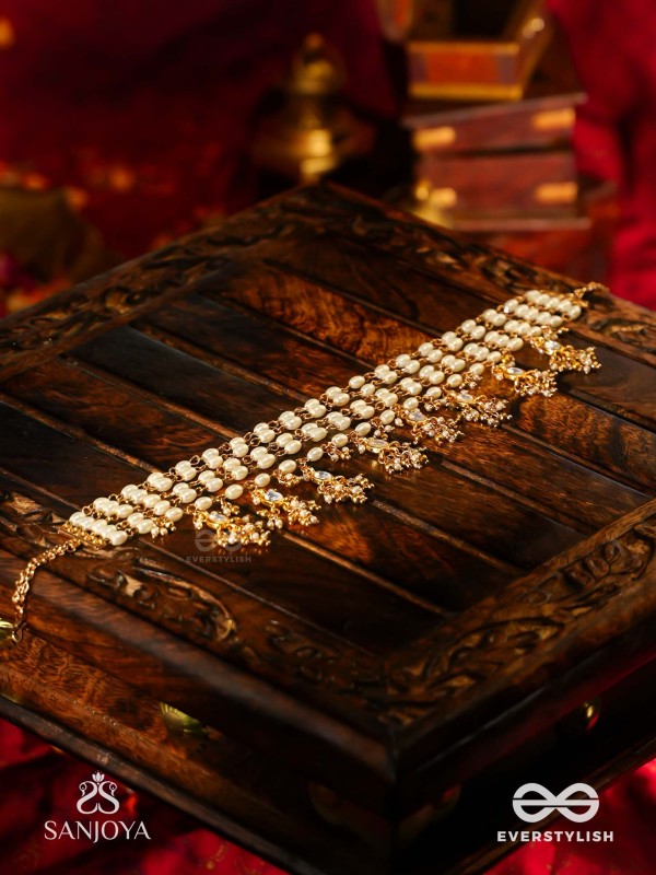 HIRANYA - GOLDEN GRACE - CLASSIC PEARL CHOKER WITH DELICATE GOLD ACCENTS