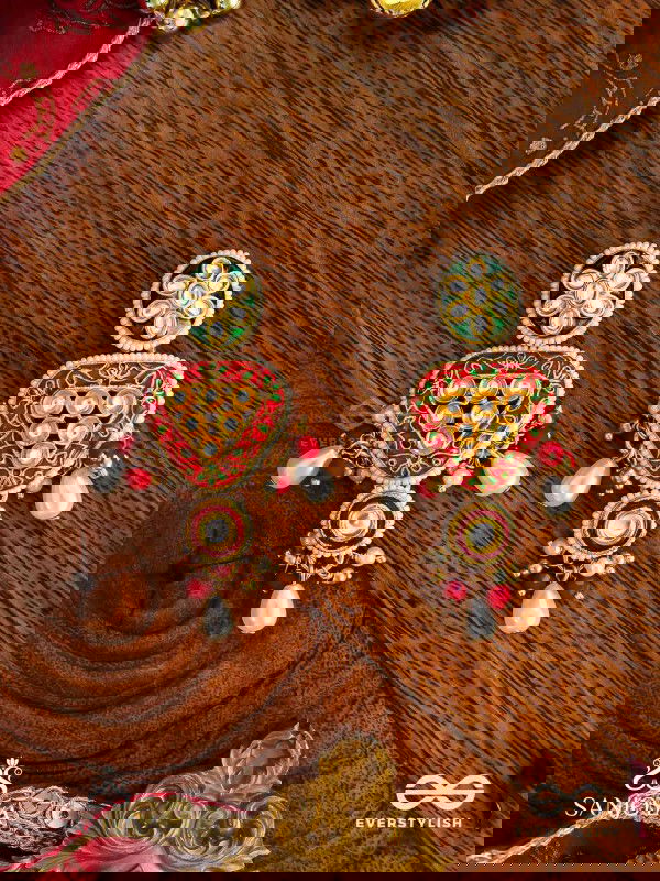 SUNDARIKA - BEAUTIFUL ONE -  HANDMADE KUNDAN SET WITH NECKLACE, EARRINGS AND MAANGTIKA