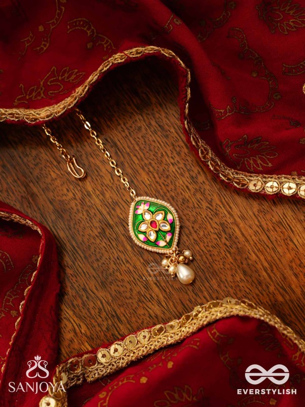 HARINAKSHI - DOE-EYED BEAUTY - GRACEFUL HANDCRAFTED KUNDAN MAANGTIKA WITH POLKI ACCENTS AND PEARL DETAILS