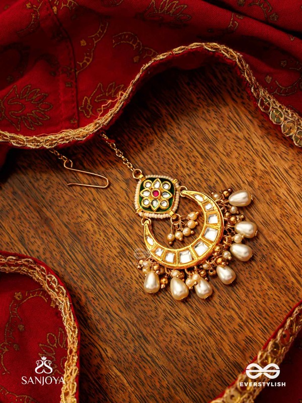 VIBHAVATI - ADORNED WITH RICHNESS - EXQUISITE KUNDAN MAANGTIKA WITH ENAMELLED POLKI DESIGN, PEARLS AND GEMSTONES