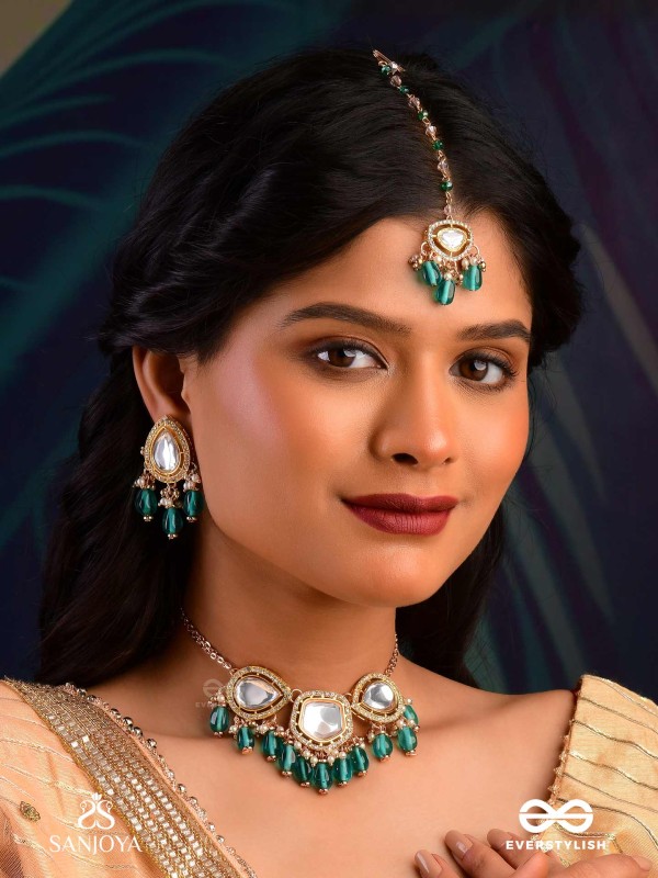 INDRANEELA - BLUE SAPPHIRE GLOW - ROYAL KUNDAN POLKI MAANGTIKA WITH SPARKLING TEAL GEMSTONES