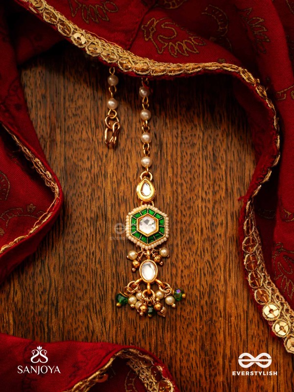 JALNIDHI - OCEAN’S TREASURE - HANDCRAFTED KUNDAN MAANGTIKA WITH GREEN GEMSTONES AND GOLDEN DETAILS