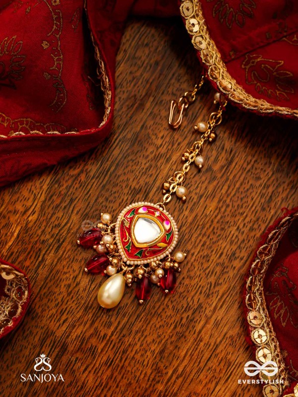 JWLALA - FLAME-LIKE BEAUTY - MAJESTIC HANDCRAFTED KUNDAN MAANGTIKA WITH ORNATE RED AND GOLDEN DETAILS