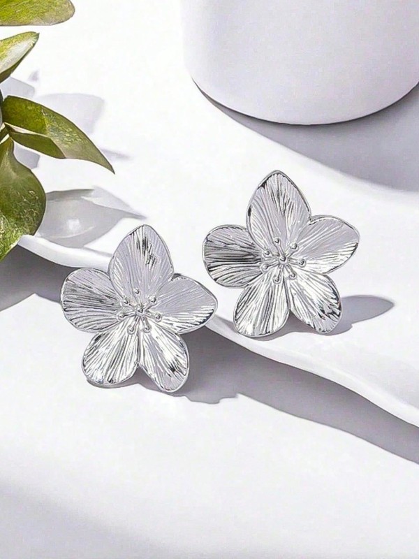 SILVER FLORA- Delicate Silver Bloom Earrings