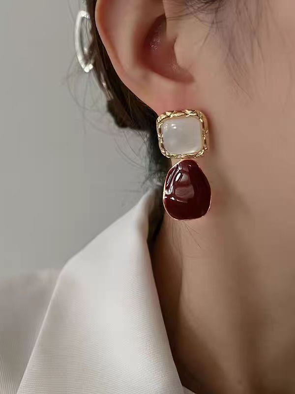 SCARLET LUSTRE- CLASSY DUAL-TONE DROP EARRINGS