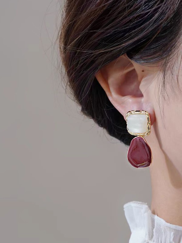SCARLET LUSTRE- CLASSY DUAL-TONE DROP EARRINGS
