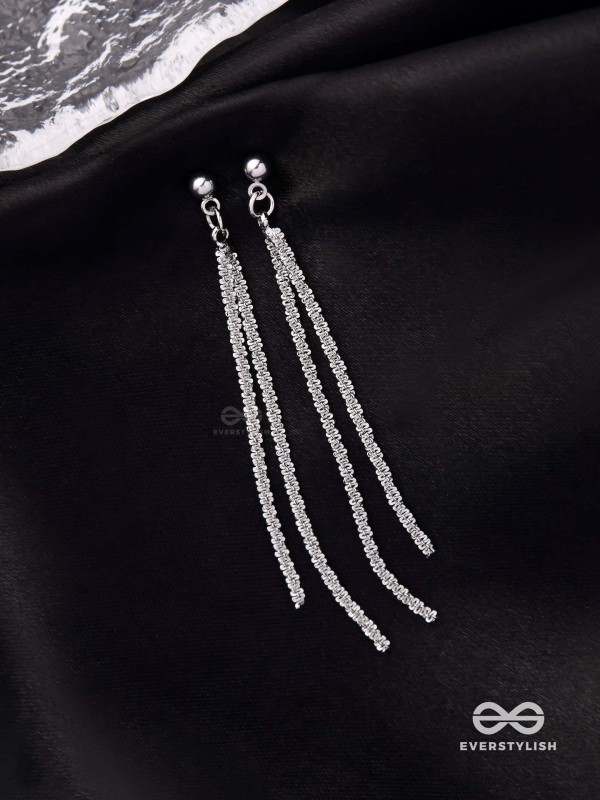 MOONLIT VEIL - DELICATE METALLIC CHAIN DANGLERS