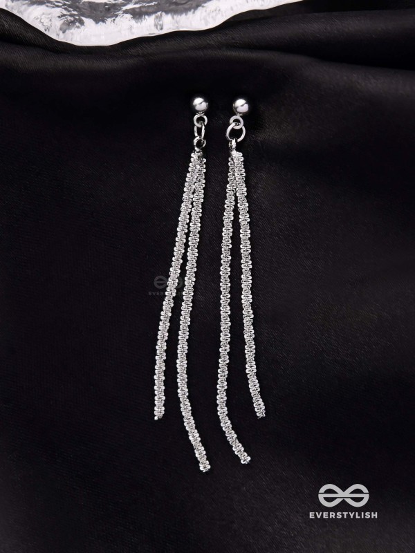 MOONLIT VEIL - DELICATE METALLIC CHAIN DANGLERS