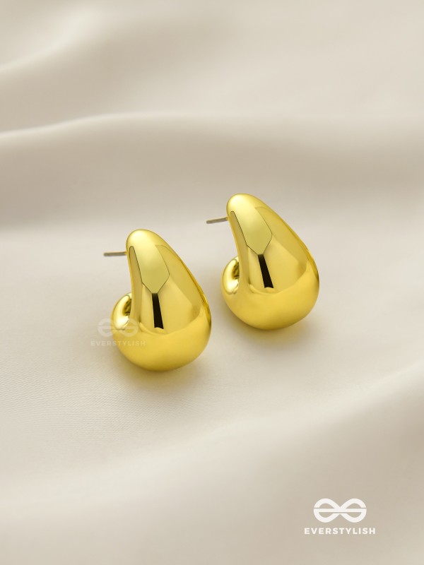 GOLDEN DRIP - POLISHED TEARDROP STUDS WITH A LUXURIOUS FINISH