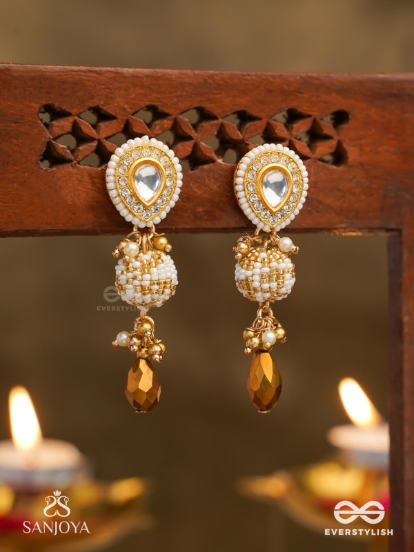 KANAKLEKHA - GOLDEN GLEAM- ROUND POLKI ACCENTED EARRINGS WITH DEWY WHITE PEARLS AND WARM EARTHY TONE BEADS