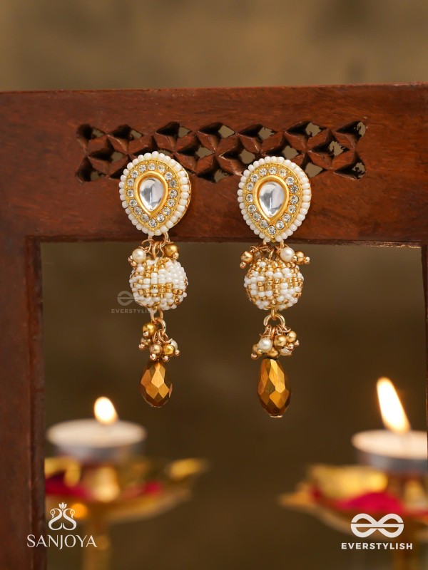 KANAKLEKHA - GOLDEN GLEAM- ROUND POLKI ACCENTED EARRINGS WITH DEWY WHITE PEARLS AND WARM EARTHY TONE BEADS