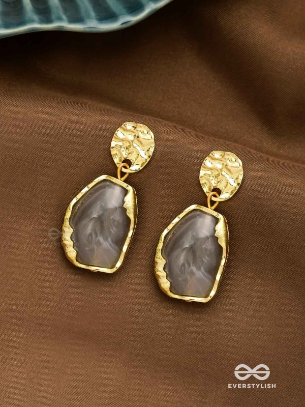 EARTHEN LUXE- RAW EDGE DESIGN WITH SMOKY MARBLE STONE