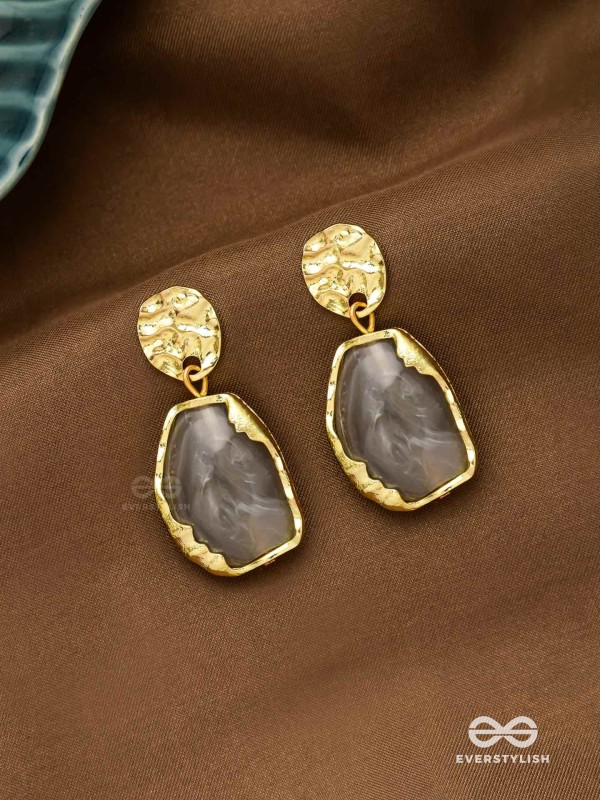 EARTHEN LUXE- RAW EDGE DESIGN WITH SMOKY MARBLE STONE