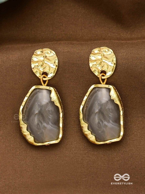 EARTHEN LUXE- RAW EDGE DESIGN WITH SMOKY MARBLE STONE