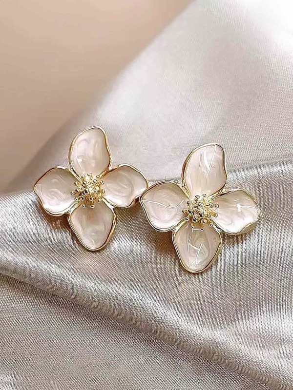 IVORY FLARE- GENTLE OFF-WHITE BLOOM STUDS