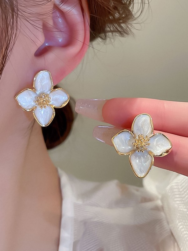 IVORY FLARE- GENTLE OFF-WHITE BLOOM STUDS