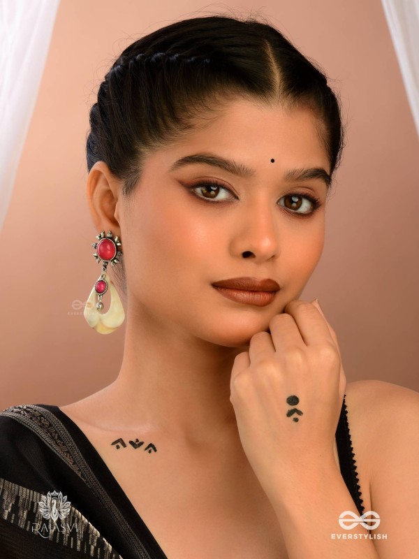 DESERT TWIST - MODERN DANGLE OXIDISED EARRING