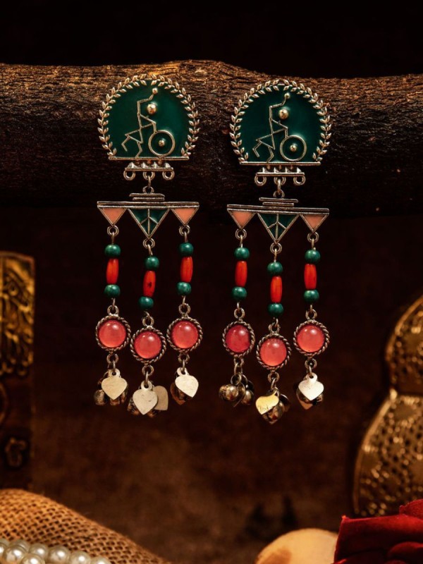 TRIBAL TROT – ENAMELLED MOTIF EARRINGS 