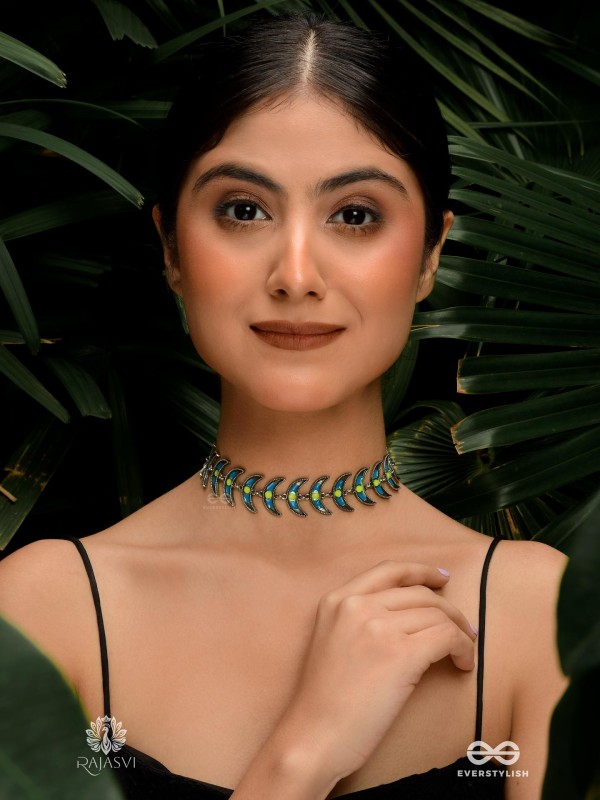 INDIGO TRAIL - TRIBAL-STYLE ENAMEL CHOKER