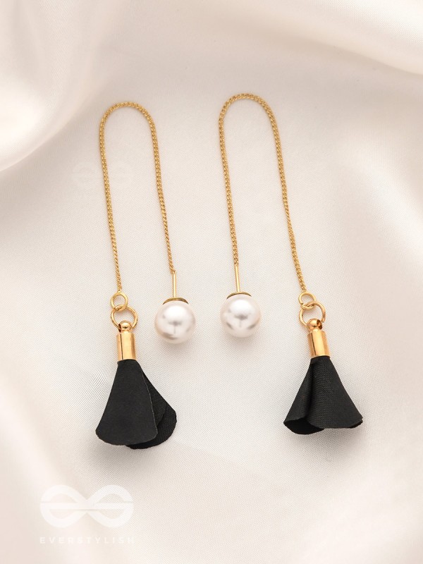 Hanging in balance Pearl and Flowers Needle Earrings- Black