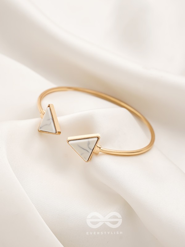 The Gorgeous Charmer- Marble Triangles Bracelet - White