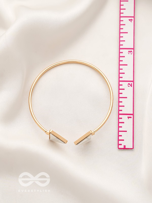 The Gorgeous Charmer- Marble Triangles Bracelet - White