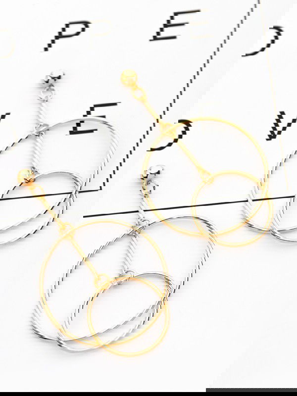 The Interlocked Circles - Elegant Golden Earrings