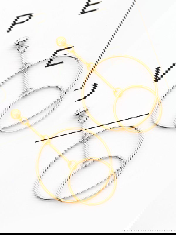 The Interlocked Circles - Elegant Golden Earrings