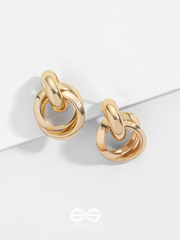 The Entangled Shimmer - Golden Elegant Studs