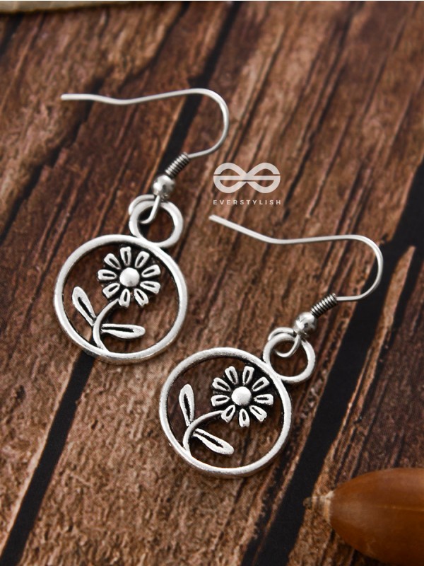 The Cute Flower - Tiny Trinket Earrings