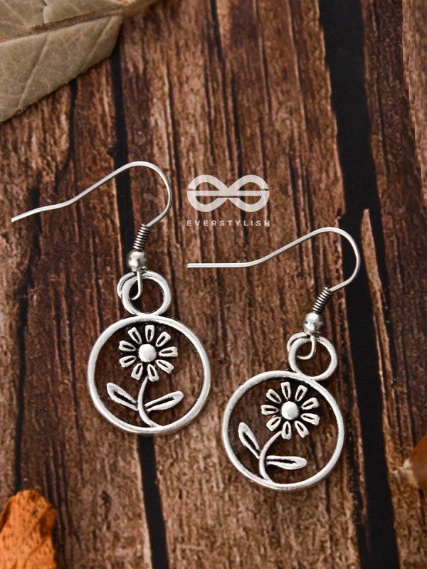 The Cute Flower - Tiny Trinket Earrings
