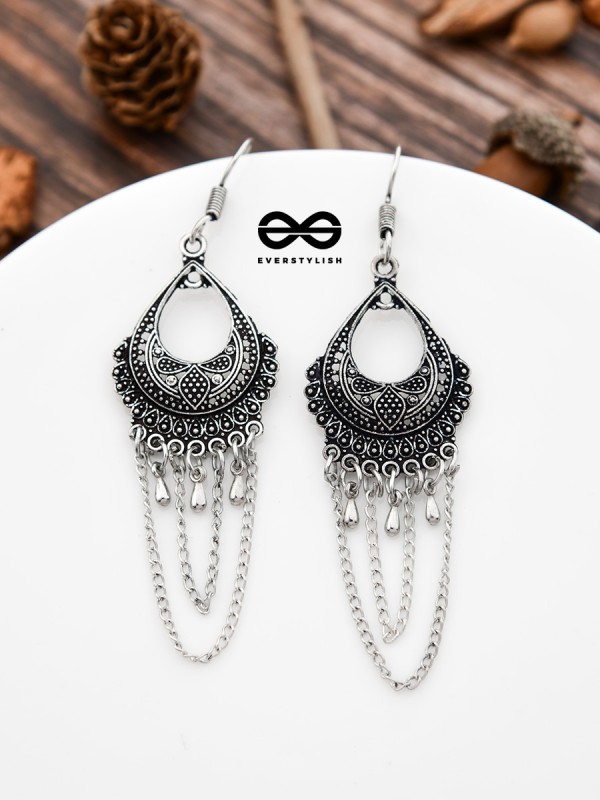 The Interlocked Chains Traditional Motif Earrings